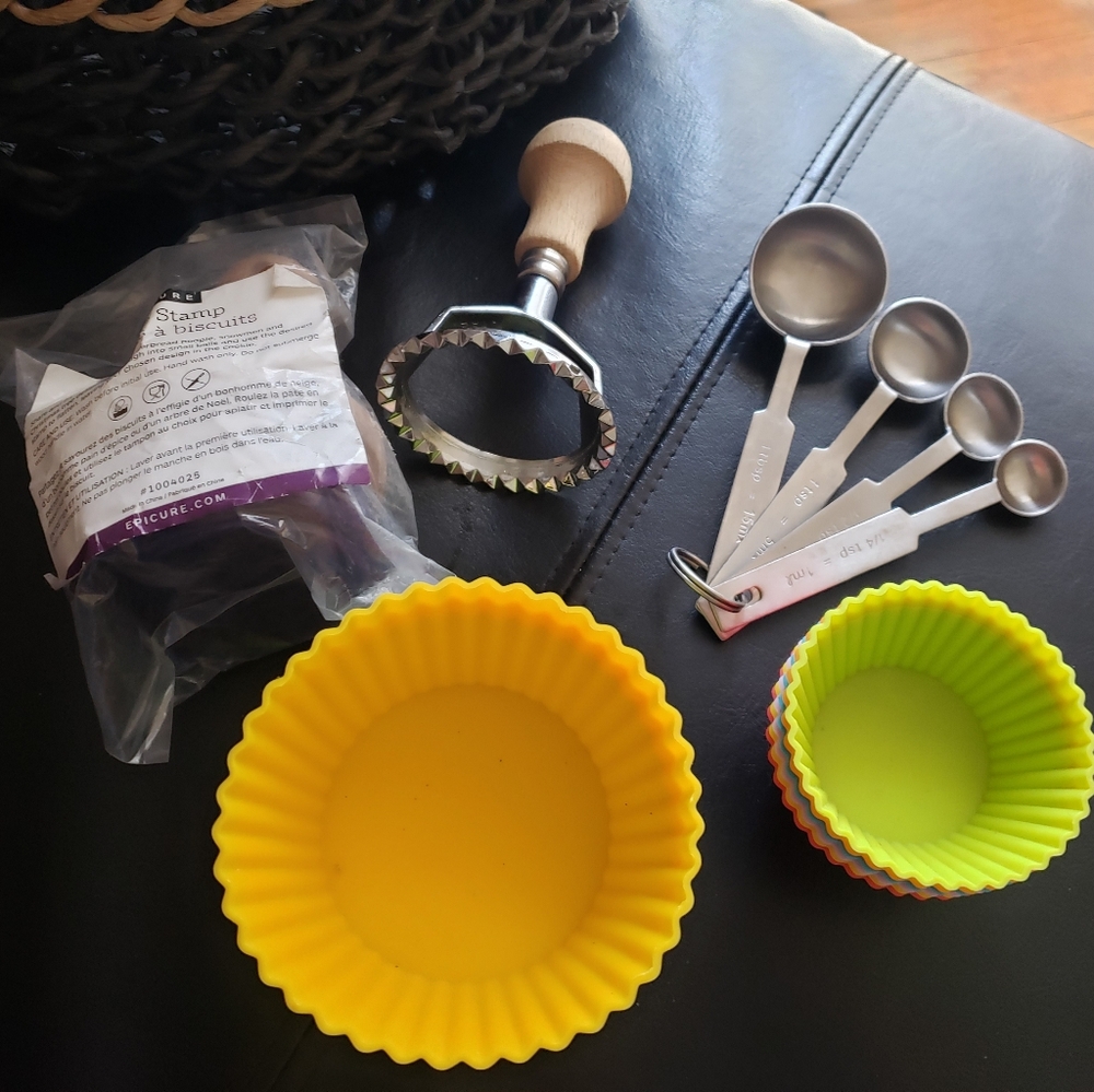 Bundle Of Baking Items Silicone Baking Cups and Measuring Spoons Set